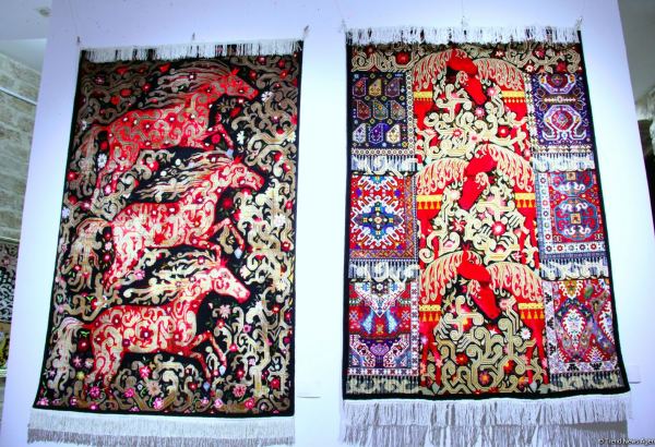 İçərişəhər Qarabağ xalçaları ilə - Yeni il gözəl əhval-ruhiyyə ilə (FOTO)