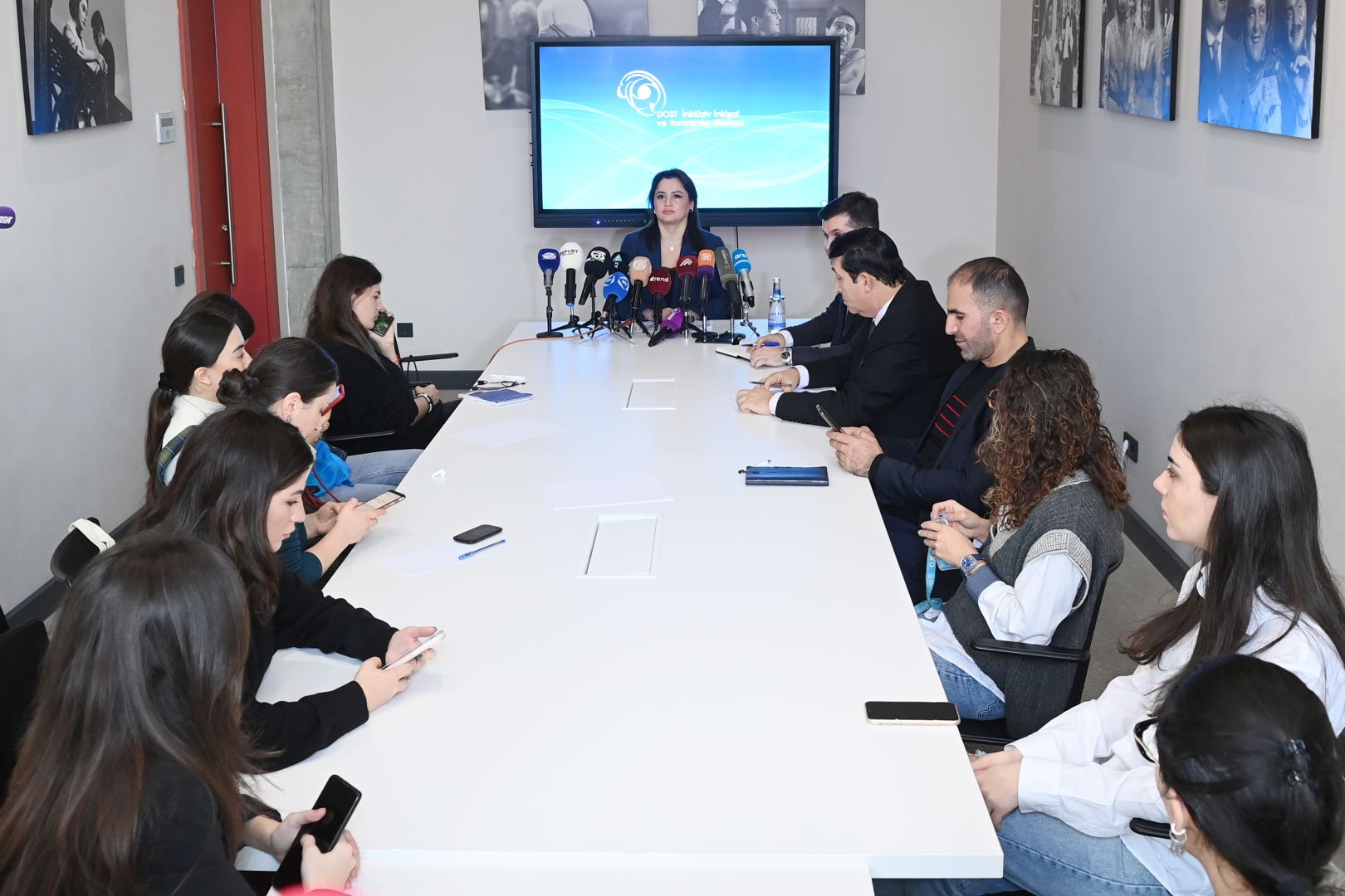DOST İnklüziv İnkişaf və Yaradıcılıq Mərkəzində ilin yekunlarına dair mətbuat konfransı keçirilib (FOTO)