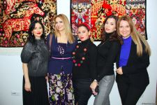 İçərişəhər Qarabağ xalçaları ilə - Yeni il gözəl əhval-ruhiyyə ilə (FOTO)