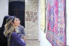İçərişəhər Qarabağ xalçaları ilə - Yeni il gözəl əhval-ruhiyyə ilə (FOTO)