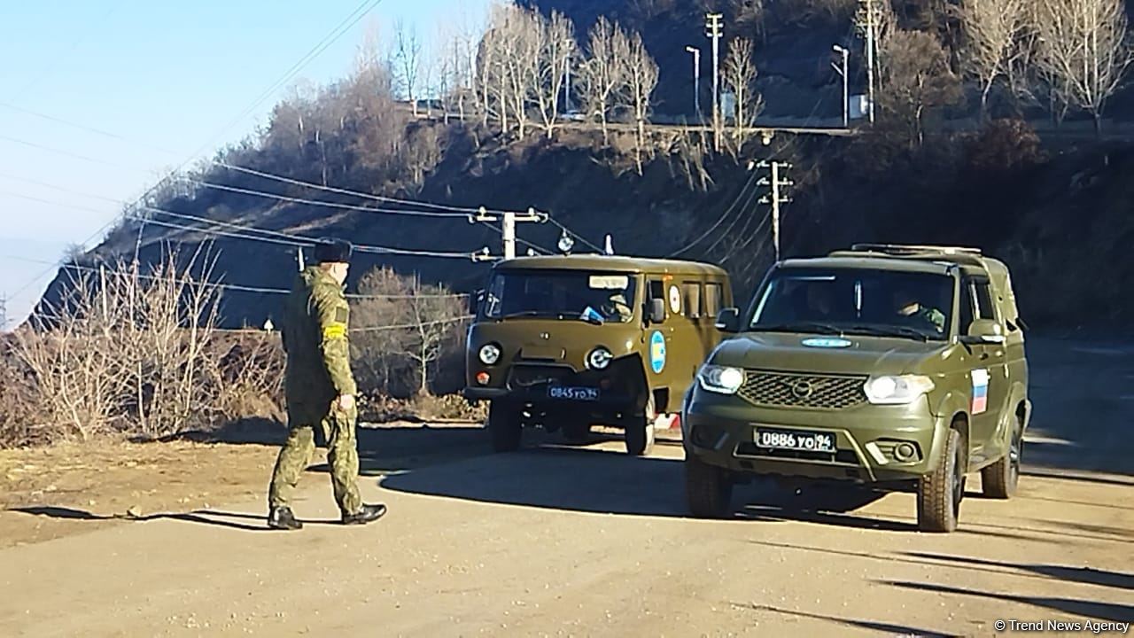 Sülhməramlılara məxsus daha üç minik avtomobili Laçın yolundan maneəsiz hərəkət edib (FOTO)
