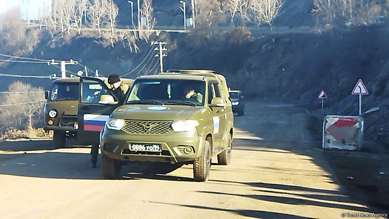 Sülhməramlılara məxsus daha üç minik avtomobili Laçın yolundan maneəsiz hərəkət edib (FOTO)