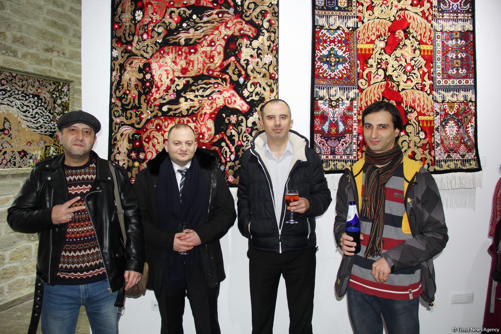 İçərişəhər Qarabağ xalçaları ilə - Yeni il gözəl əhval-ruhiyyə ilə (FOTO)
