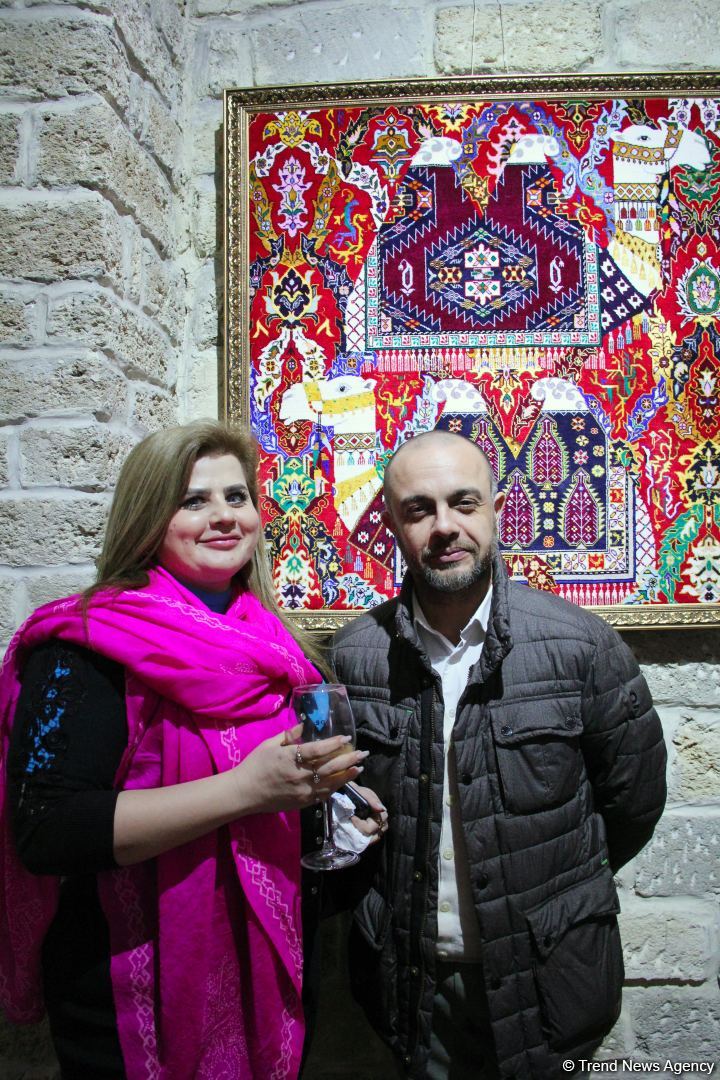 İçərişəhər Qarabağ xalçaları ilə - Yeni il gözəl əhval-ruhiyyə ilə (FOTO)
