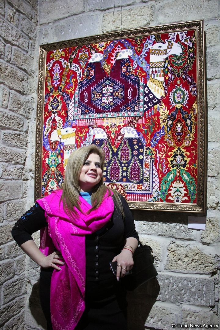 İçərişəhər Qarabağ xalçaları ilə - Yeni il gözəl əhval-ruhiyyə ilə (FOTO)