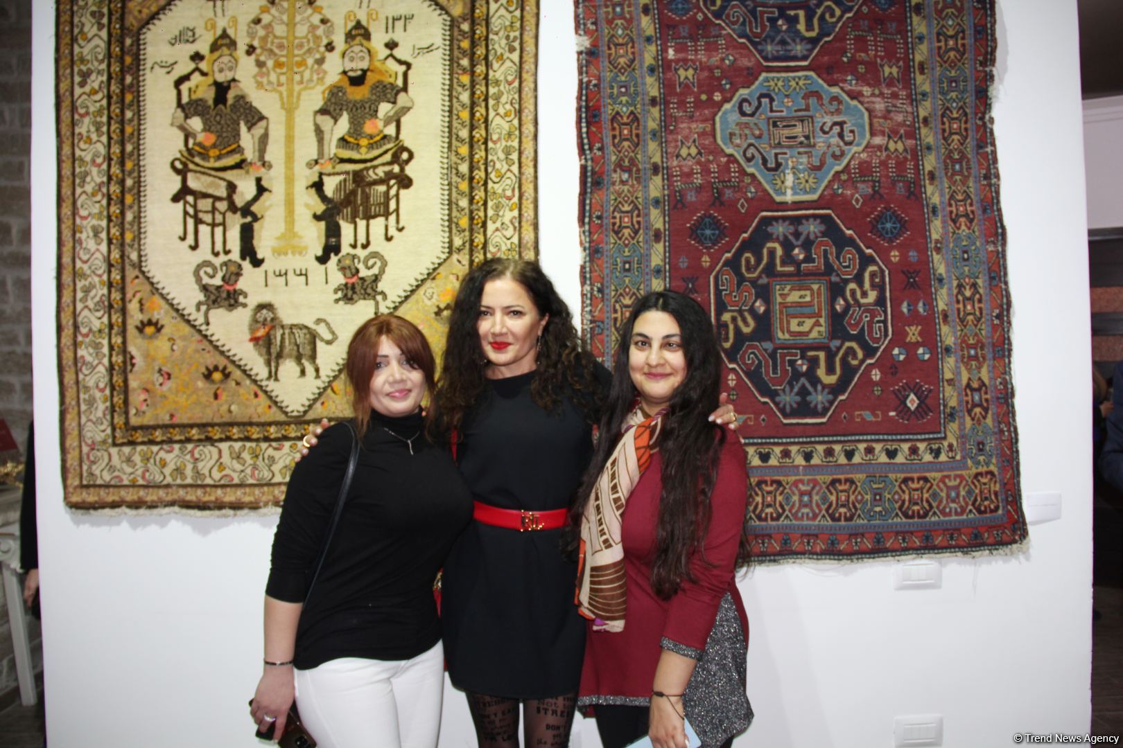İçərişəhər Qarabağ xalçaları ilə - Yeni il gözəl əhval-ruhiyyə ilə (FOTO)