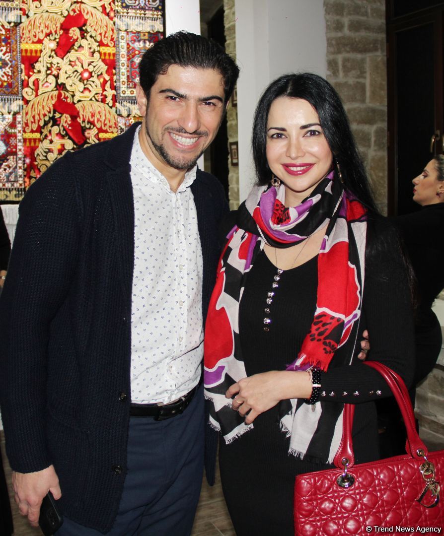 İçərişəhər Qarabağ xalçaları ilə - Yeni il gözəl əhval-ruhiyyə ilə (FOTO)