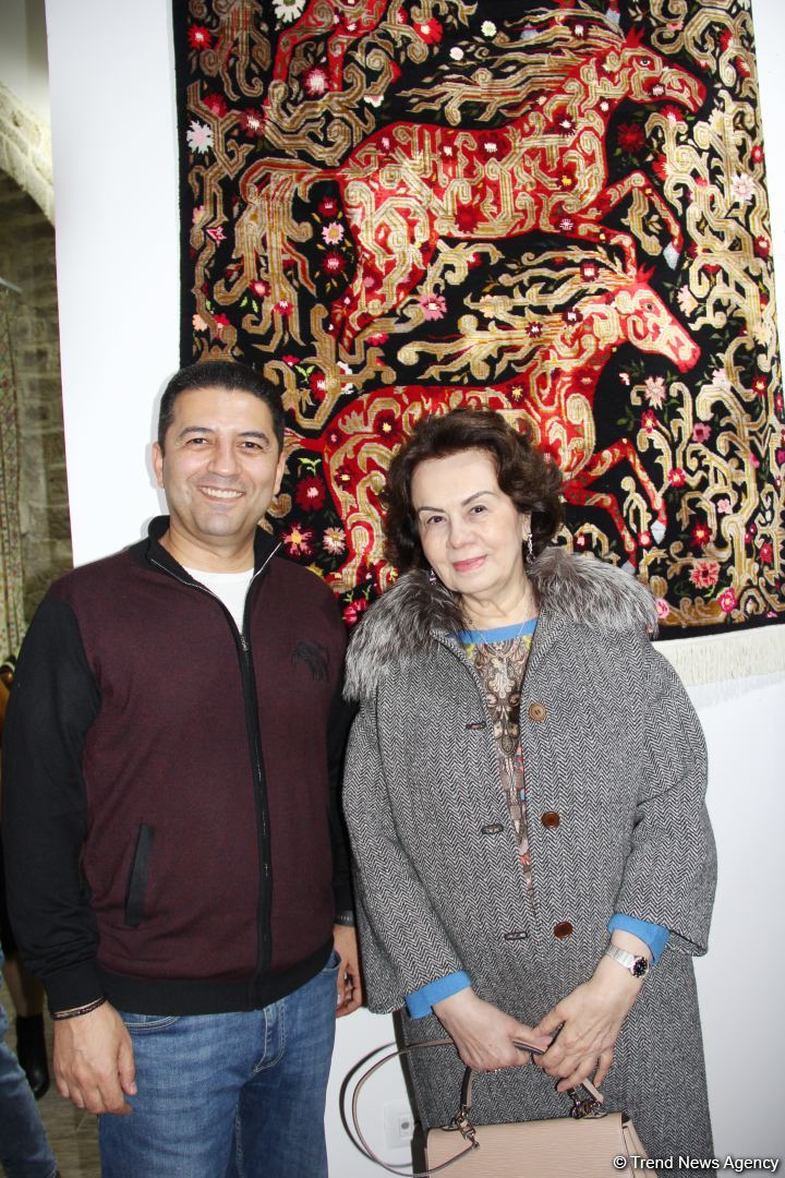 İçərişəhər Qarabağ xalçaları ilə - Yeni il gözəl əhval-ruhiyyə ilə (FOTO)