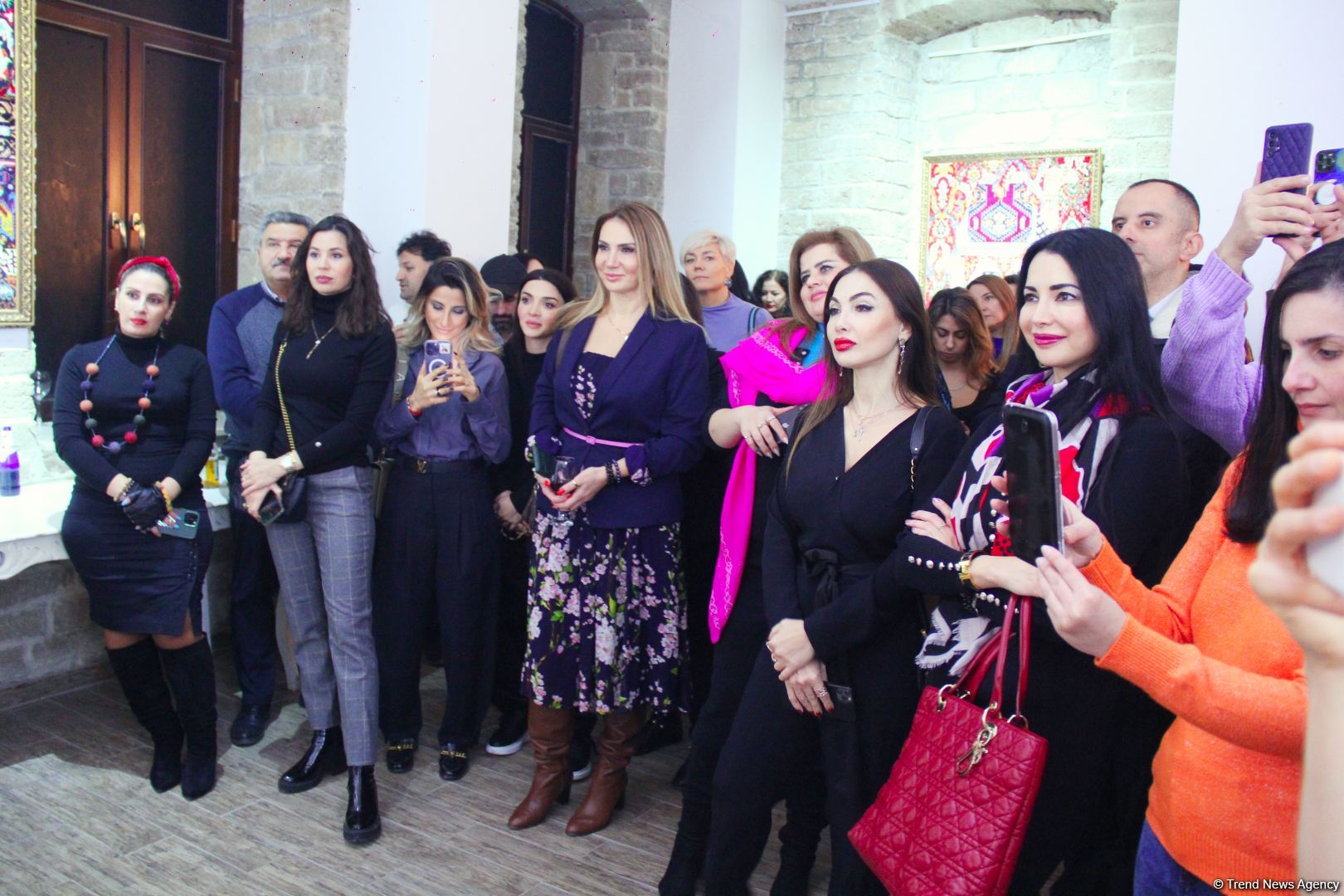 İçərişəhər Qarabağ xalçaları ilə - Yeni il gözəl əhval-ruhiyyə ilə (FOTO)