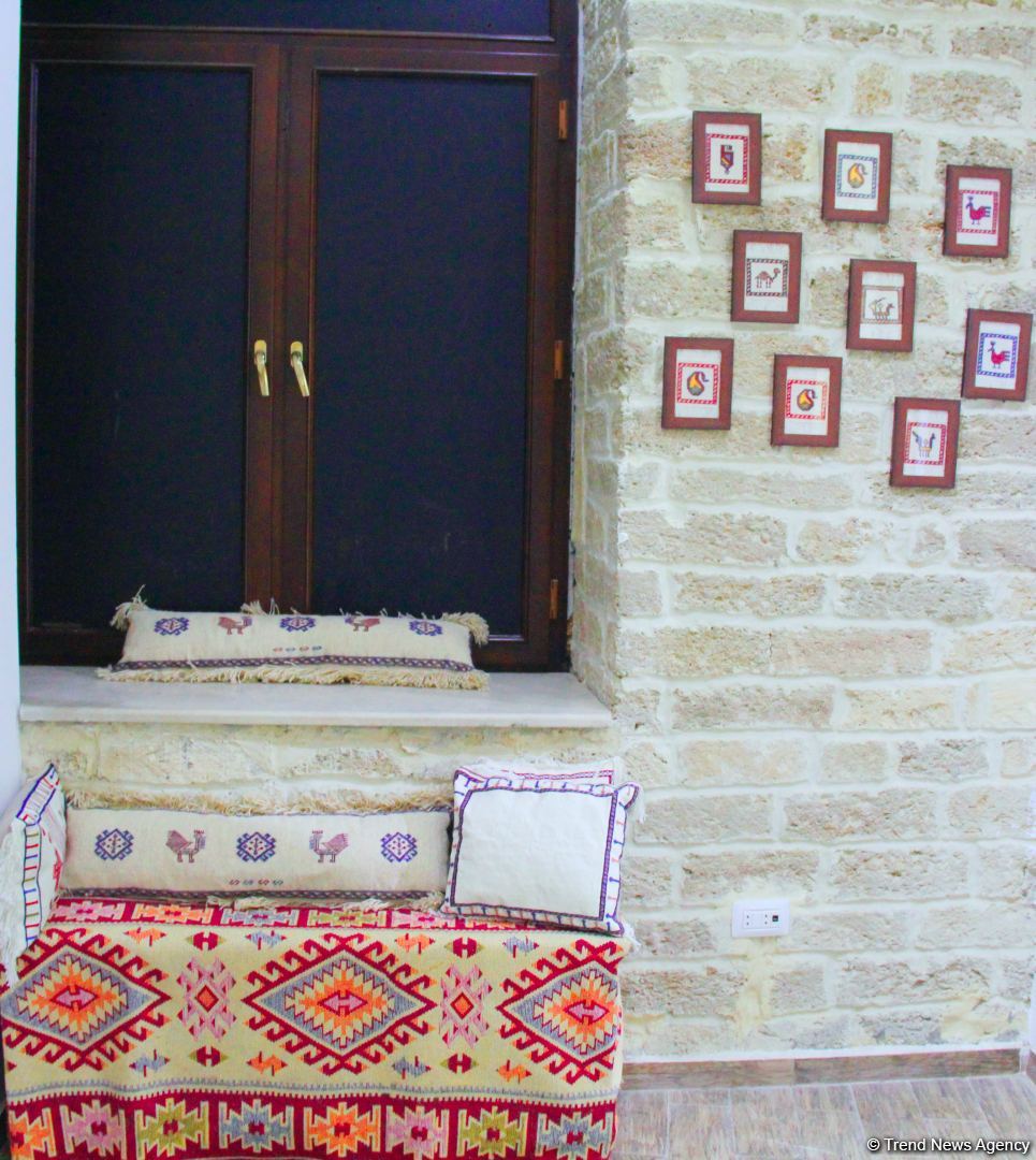 İçərişəhər Qarabağ xalçaları ilə - Yeni il gözəl əhval-ruhiyyə ilə (FOTO)