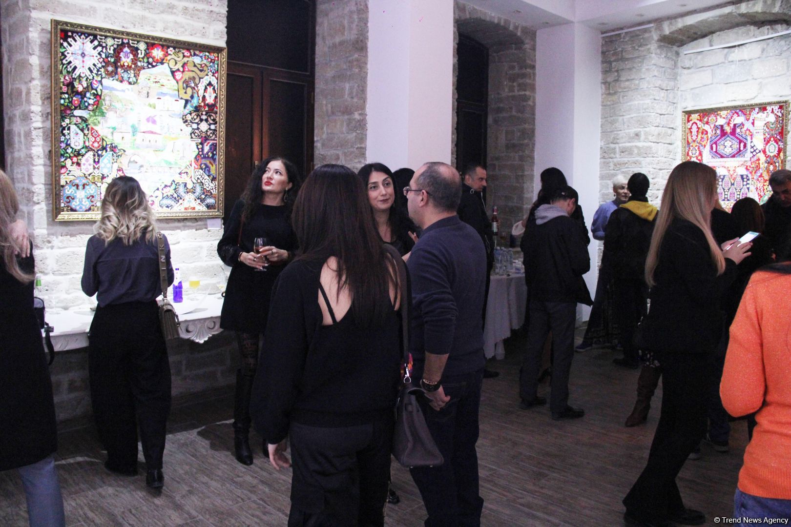 İçərişəhər Qarabağ xalçaları ilə - Yeni il gözəl əhval-ruhiyyə ilə (FOTO)