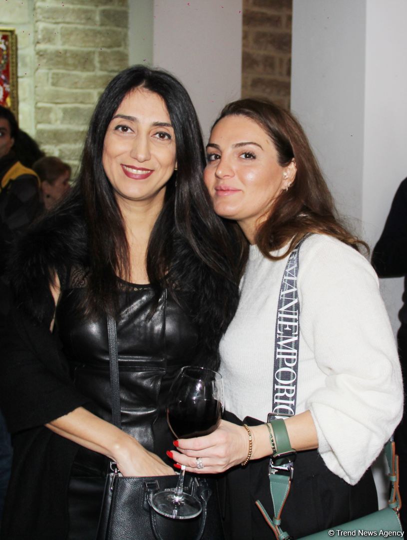 İçərişəhər Qarabağ xalçaları ilə - Yeni il gözəl əhval-ruhiyyə ilə (FOTO)