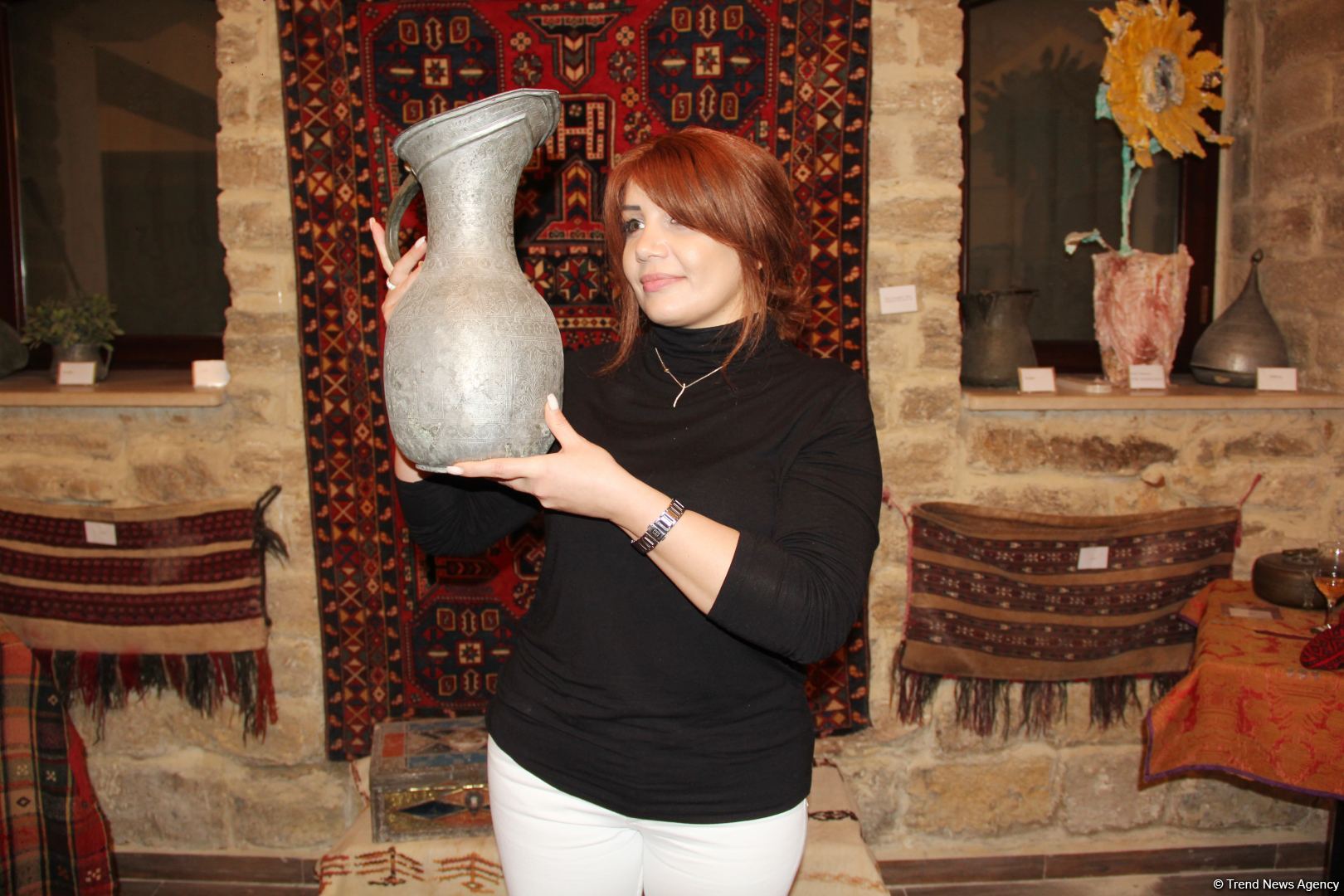 İçərişəhər Qarabağ xalçaları ilə - Yeni il gözəl əhval-ruhiyyə ilə (FOTO)