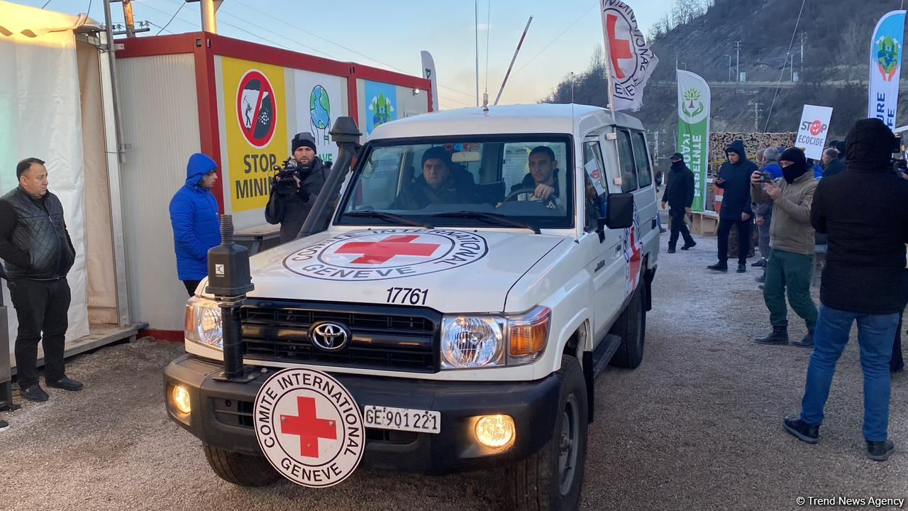 Ağır xəstə olan 3 erməni Xankəndidən Ermənistana aparılıb