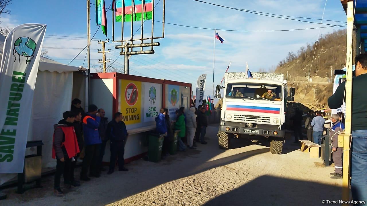 Sülhməramlılara aid daha 5 yük avtomobili Laçın yolundan keçib (FOTO)