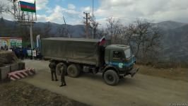 Sülhməramlılara aid təminat avtomobilləri növbəti dəfə Laçın yolundan keçib (FOTO/VİDEO)