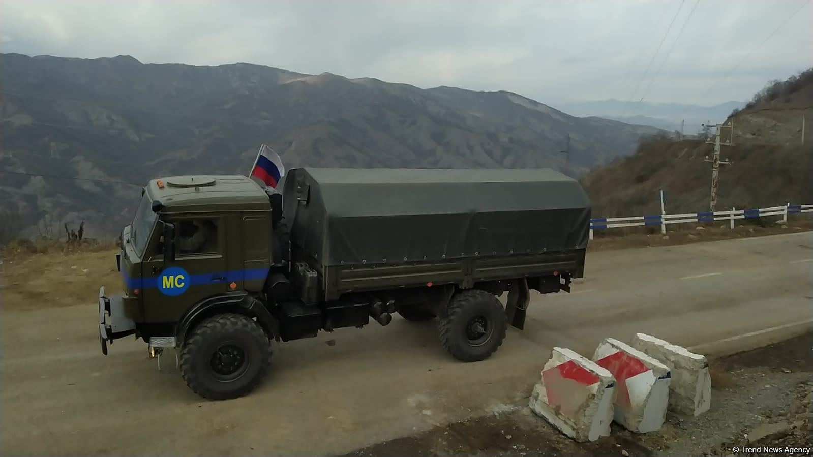 Sülhməramlılara aid təminat avtomobilləri növbəti dəfə Laçın yolundan keçib (FOTO/VİDEO)