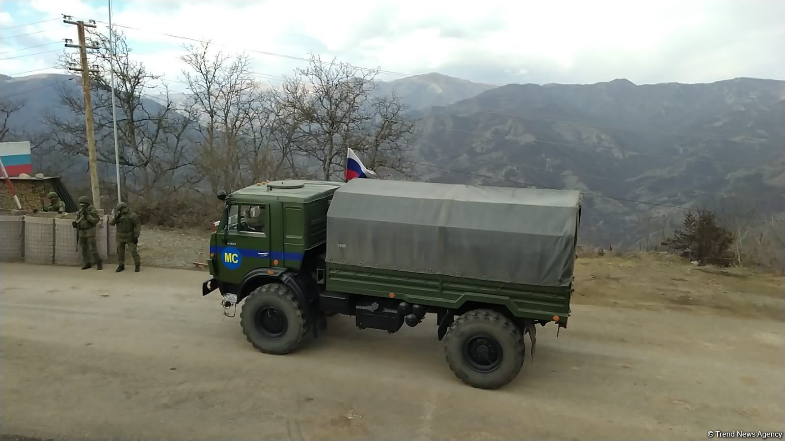 Sülhməramlılara aid təminat avtomobilləri növbəti dəfə Laçın yolundan keçib (FOTO/VİDEO)
