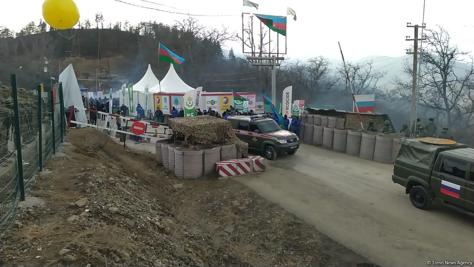 Sülhməramlılara aid daha 2 minik avtomobili Laçın yolundan maneəsiz keçib (FOTO/VİDEO)