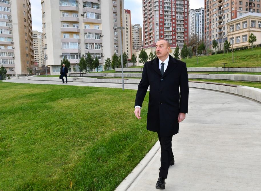 Prezident İlham Əliyev Bakıda Mərkəzi Parkın ikinci hissəsinin açılışında iştirak edib (FOTO/VİDEO) (YENİLƏNİB)