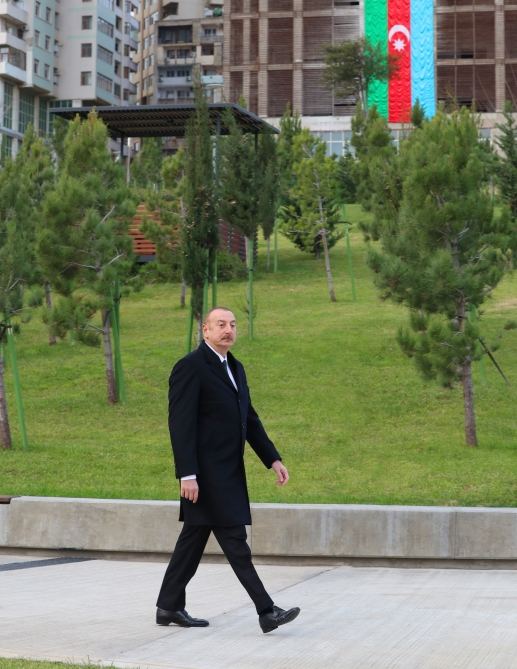 Prezident İlham Əliyev Bakıda Mərkəzi Parkın ikinci hissəsinin açılışında iştirak edib (FOTO/VİDEO) (YENİLƏNİB)