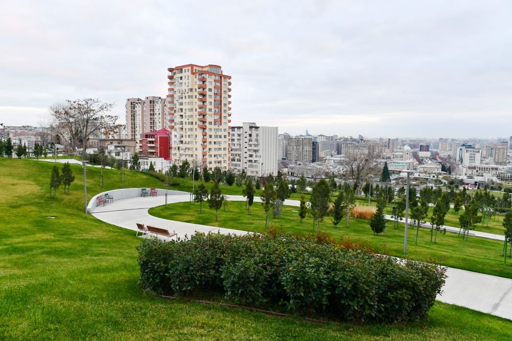 Prezident İlham Əliyev Bakıda Mərkəzi Parkın ikinci hissəsinin açılışında iştirak edib (FOTO/VİDEO) (YENİLƏNİB)