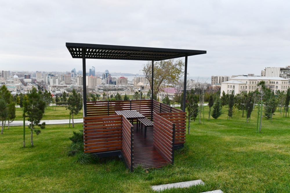 Prezident İlham Əliyev Bakıda Mərkəzi Parkın ikinci hissəsinin açılışında iştirak edib (FOTO/VİDEO) (YENİLƏNİB)