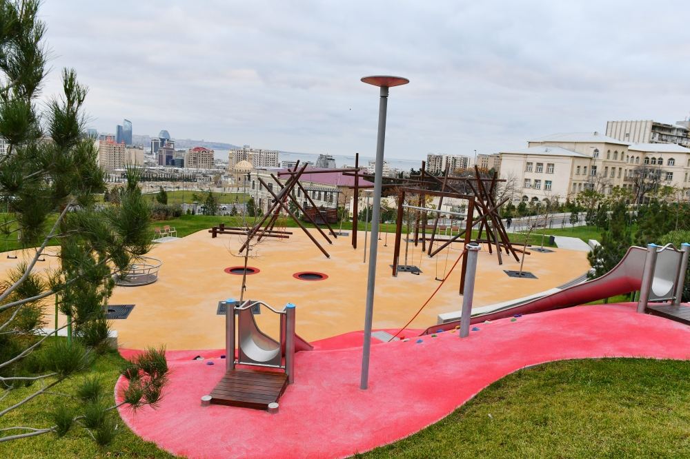 Prezident İlham Əliyev Bakıda Mərkəzi Parkın ikinci hissəsinin açılışında iştirak edib (FOTO/VİDEO) (YENİLƏNİB)