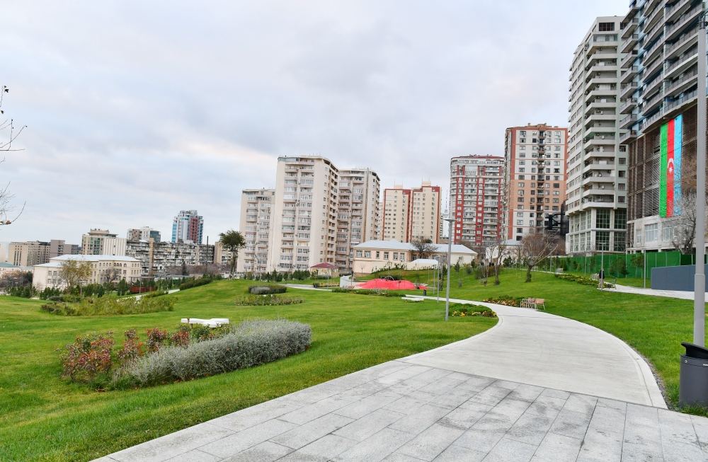 Prezident İlham Əliyev Bakıda Mərkəzi Parkın ikinci hissəsinin açılışında iştirak edib (FOTO/VİDEO) (YENİLƏNİB)