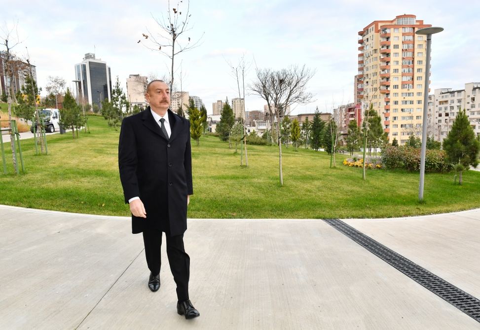 Prezident İlham Əliyev Bakıda Mərkəzi Parkın ikinci hissəsinin açılışında iştirak edib (FOTO/VİDEO) (YENİLƏNİB)