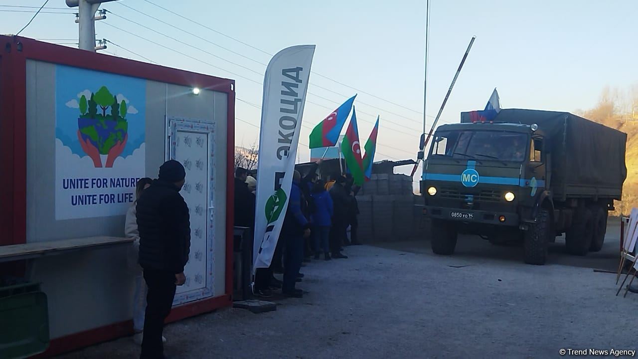 Sülhməramlılara aid daha 3 avtomobil Laçın yolundan maneəsiz keçib (FOTO/VİDEO)