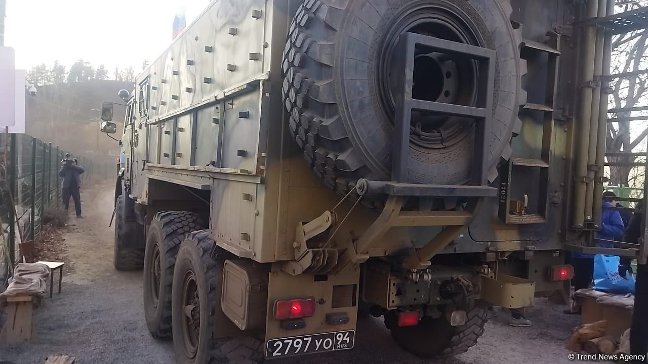 Sülhməramlılara aid daha 3 avtomobil Laçın yolundan maneəsiz keçib (FOTO/VİDEO)