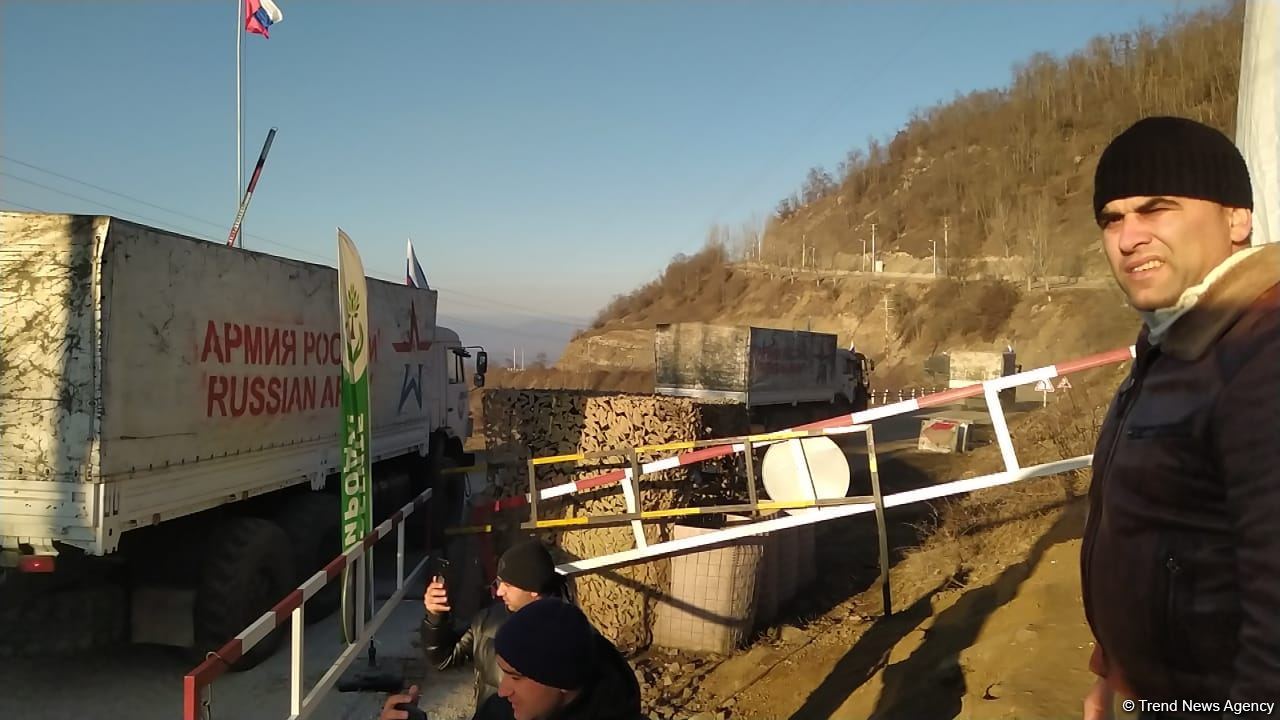 Sülhməramlılara aid avtomobillər Laçın yolundan maneəsiz keçib (FOTO/VİDEO)