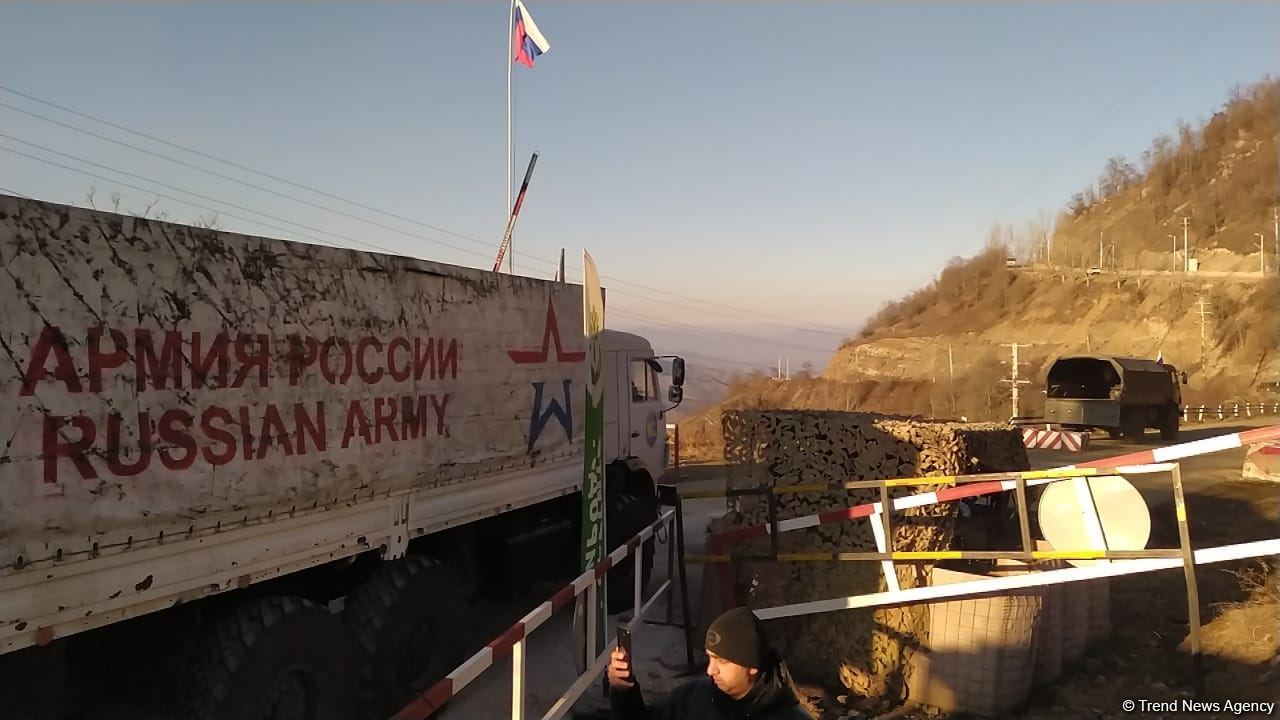 Sülhməramlılara aid avtomobillər Laçın yolundan maneəsiz keçib (FOTO/VİDEO)