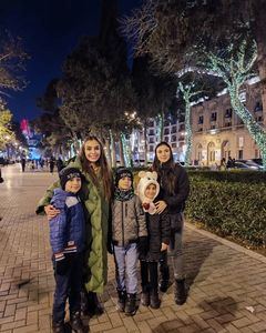 Heydər Əliyev Fondunun vitse-prezidenti Leyla Əliyeva paytaxt sakinləri ilə görüşüb (FOTO)
