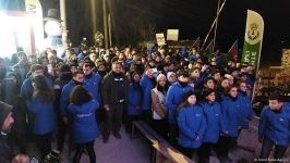 Aksiya iştirakçıları Prezident İlham Əliyevin xalqa müraciətini izləyiblər (FOTO)