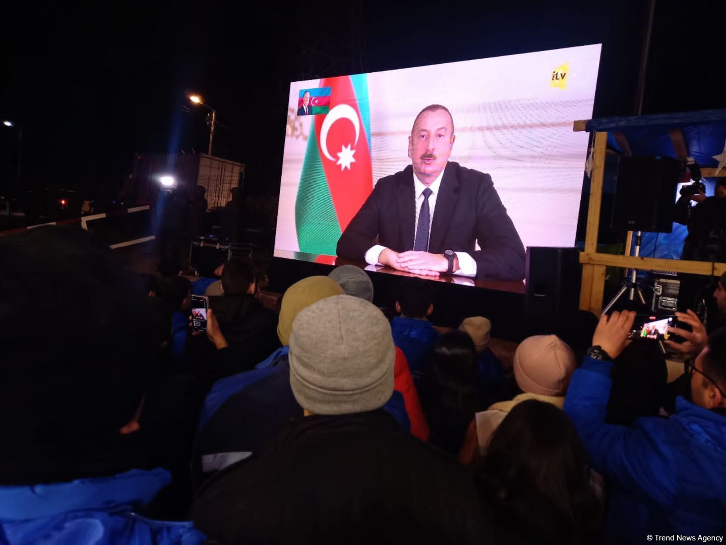 Aksiya iştirakçıları Prezident İlham Əliyevin xalqa müraciətini izləyiblər (FOTO)