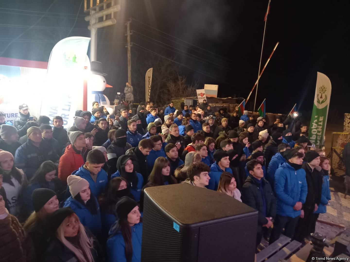 Aksiya iştirakçıları Prezident İlham Əliyevin xalqa müraciətini izləyiblər (FOTO)