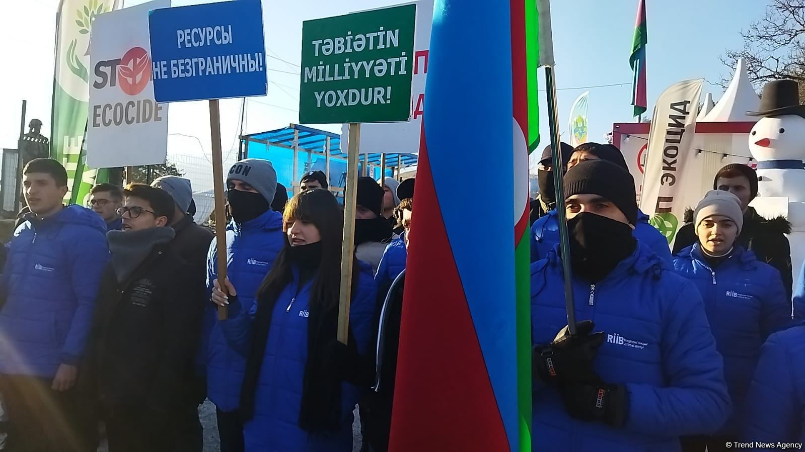 Havanın şaxtalı olmasına baxmayaraq, Xankəndi-Laçın yolunda aksiya davam edir (FOTO)