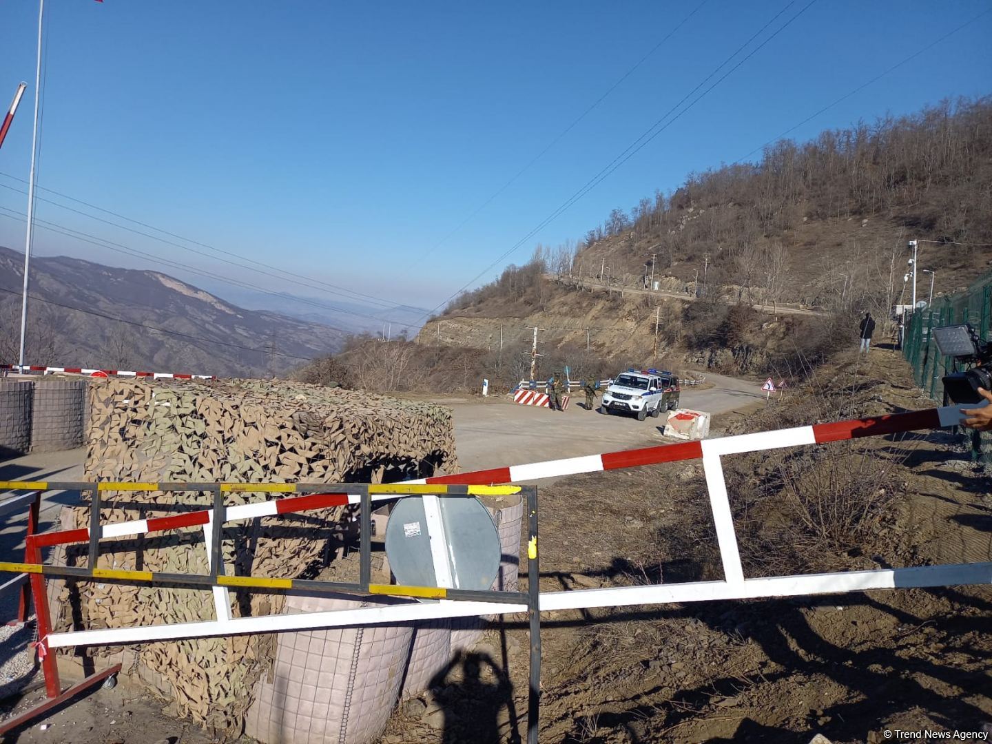 Sülhməramlılara aid daha iki təminat maşını Laçın yolundan keçib (FOTO)