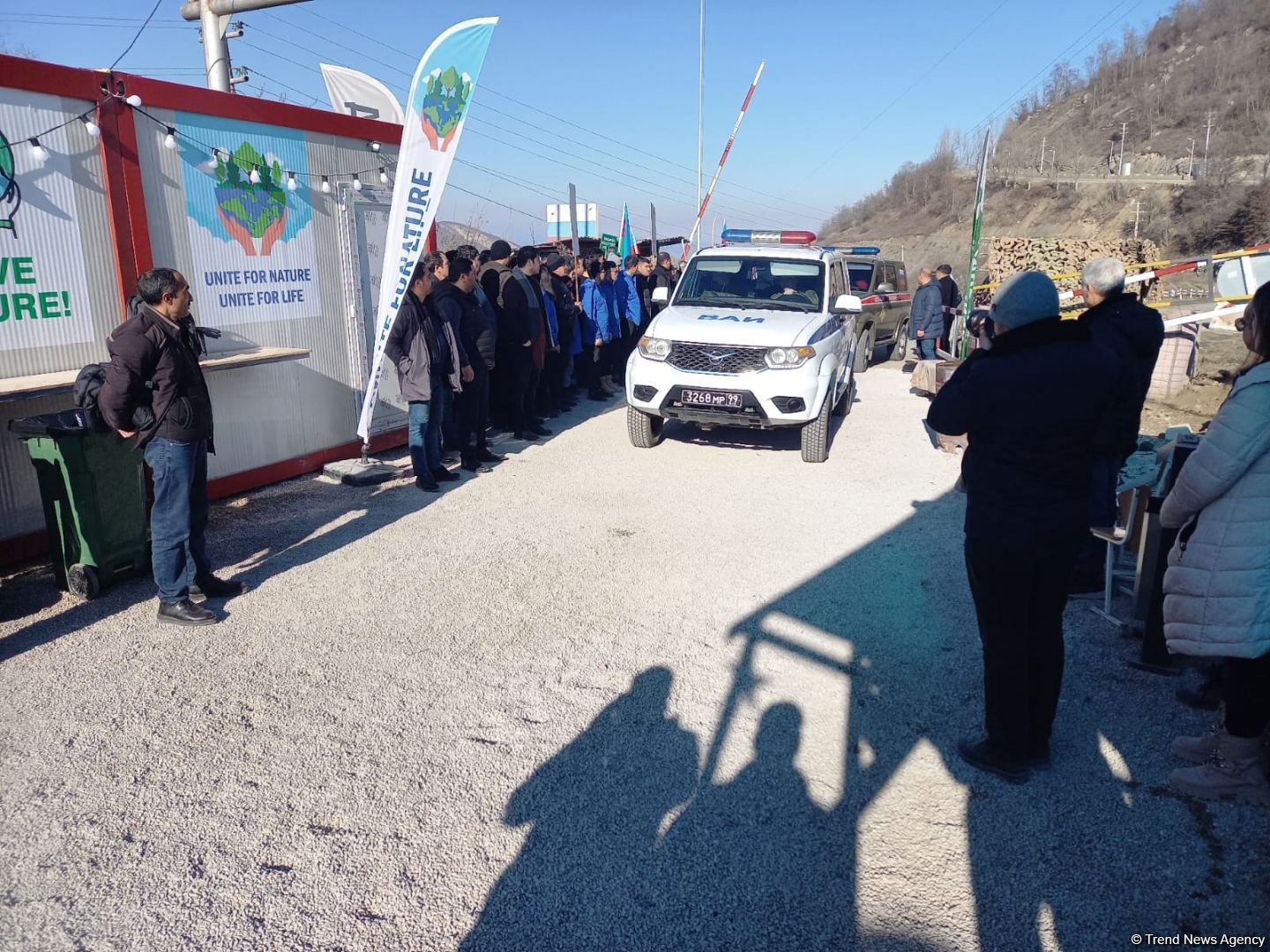 Sülhməramlılara aid daha iki təminat maşını Laçın yolundan keçib (FOTO)
