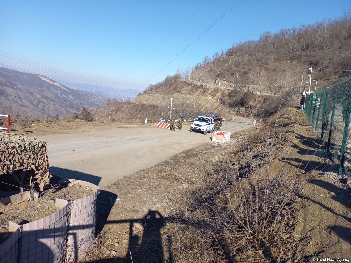 Sülhməramlılara aid daha iki təminat maşını Laçın yolundan keçib (FOTO)
