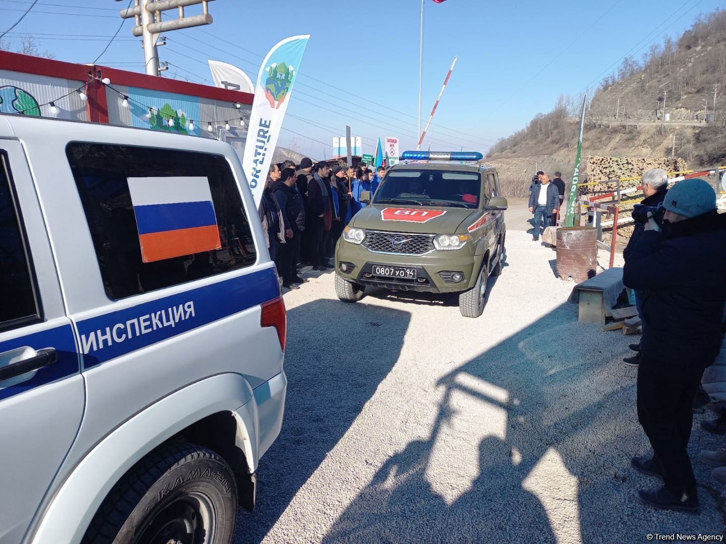 Sülhməramlılara aid daha iki təminat maşını Laçın yolundan keçib (FOTO)