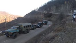 Sülhməramlılara aid daha bir neçə minik və təminat maşını Laçın yolundan keçib (FOTO)