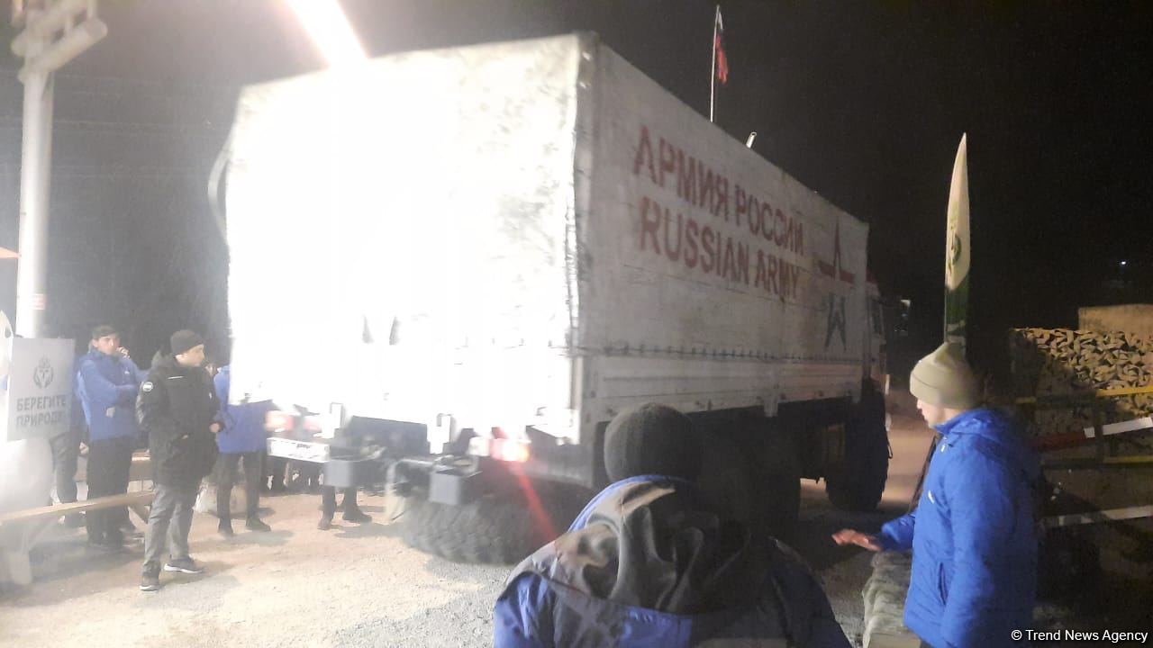 Sülhməramlılara aid avtomobillər Laçın yolundan maneəsiz keçib (FOTO/VİDEO)