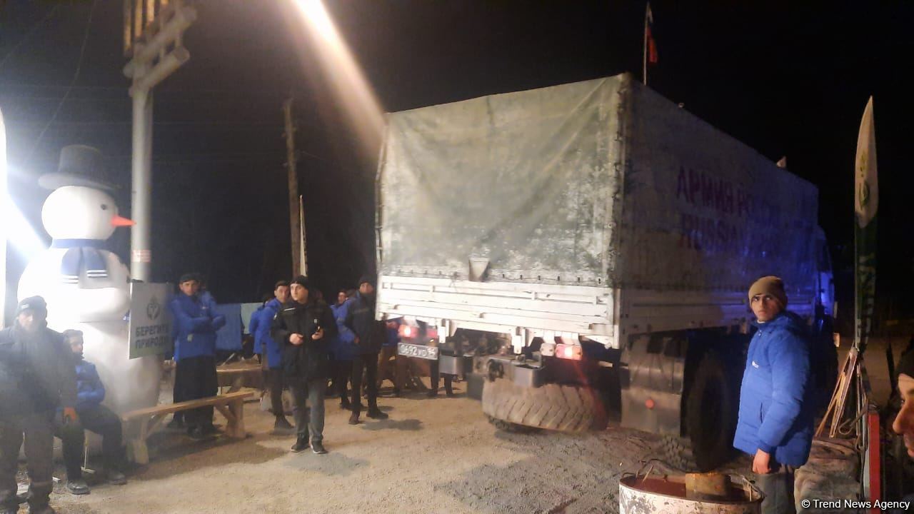 Sülhməramlılara aid avtomobillər Laçın yolundan maneəsiz keçib (FOTO/VİDEO)