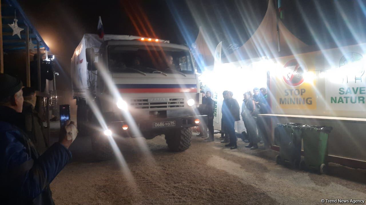 Sülhməramlılara aid avtomobillər Laçın yolundan maneəsiz keçib (FOTO/VİDEO)