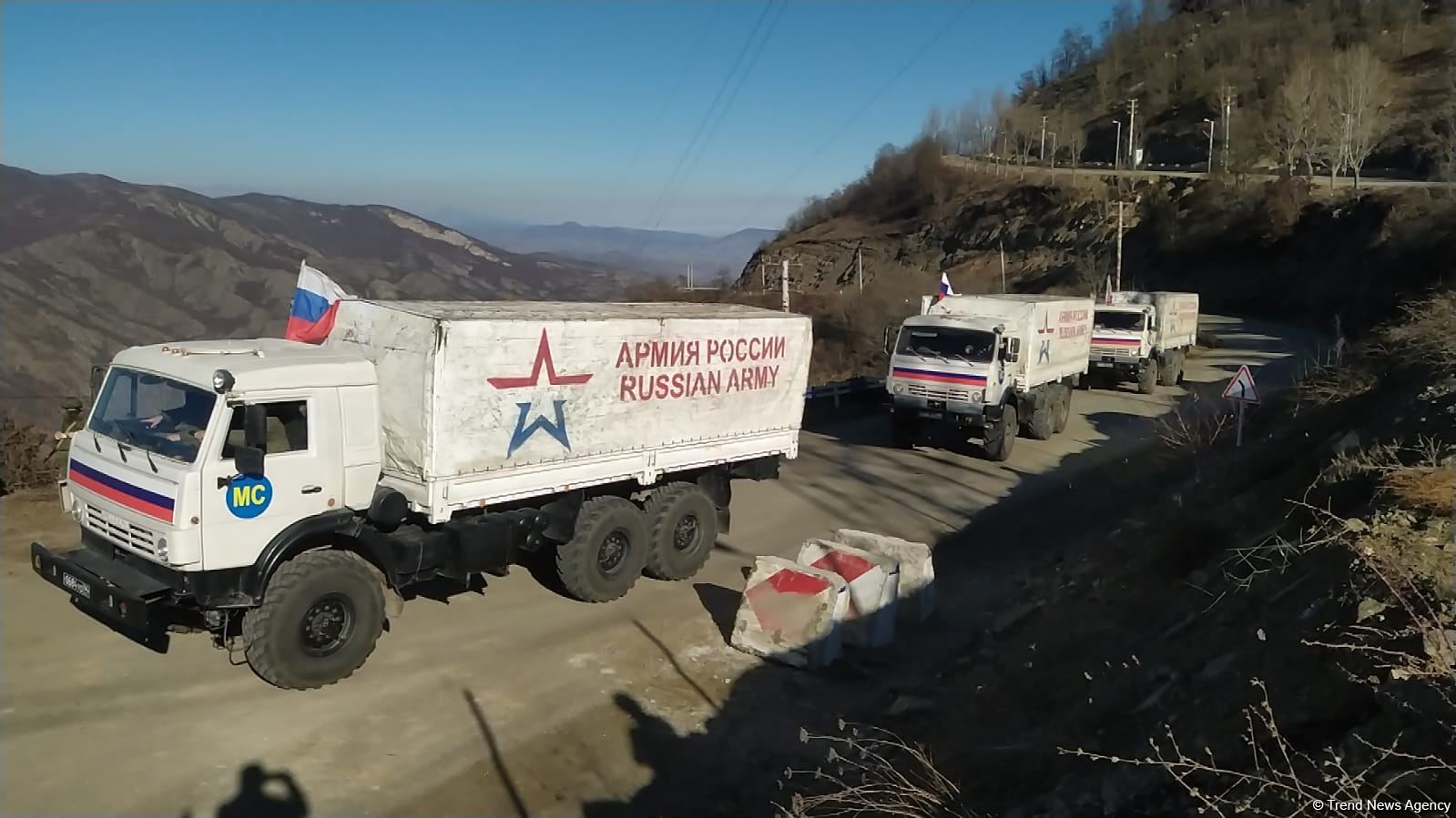 Sülhməramlılara aid daha 5 təminat maşını Laçın yolundan keçib (FOTO)