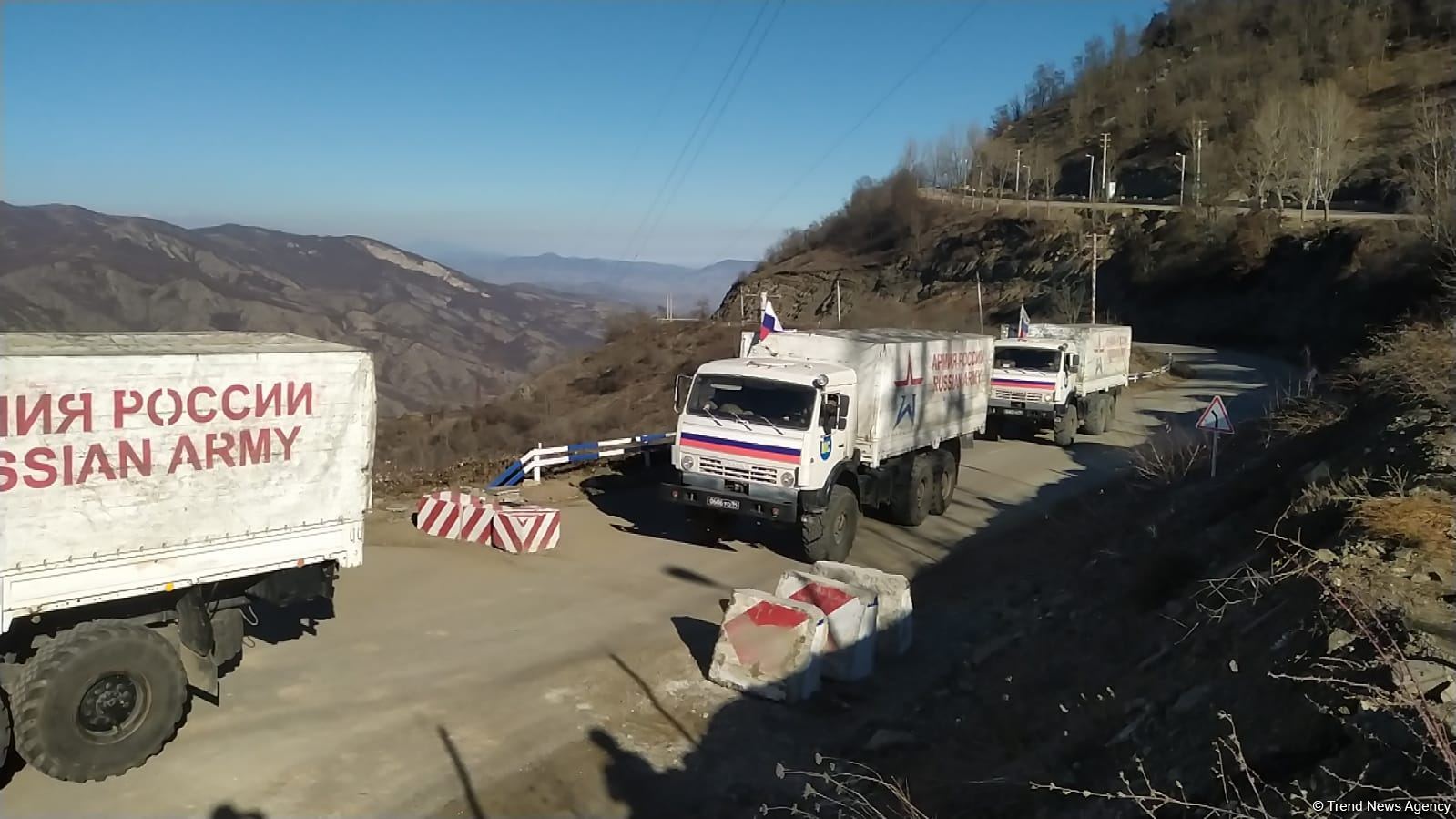 Sülhməramlılara aid daha 5 təminat maşını Laçın yolundan keçib (FOTO)