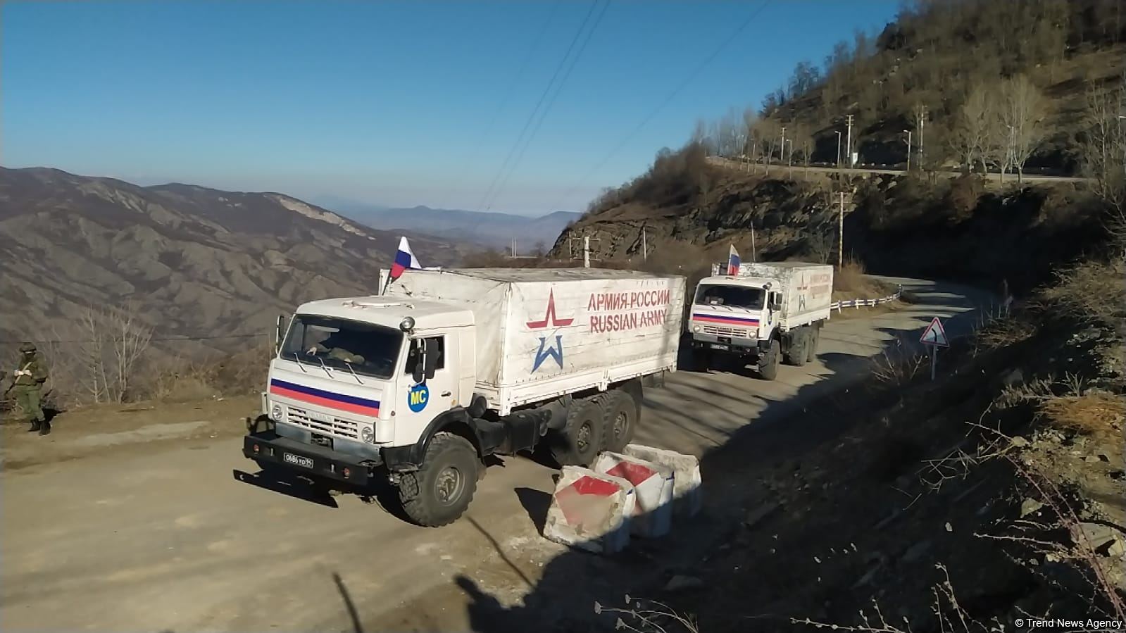 Sülhməramlılara aid daha 5 təminat maşını Laçın yolundan keçib (FOTO)